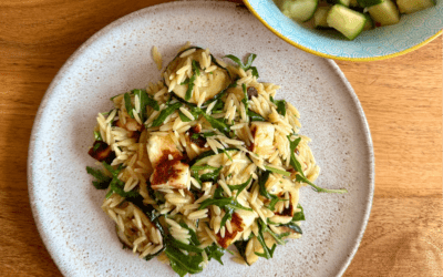 RISONISALAT MIT ZUCCHINI UND HALLOUMI