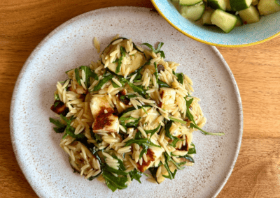 RISONISALAT MIT ZUCCHINI UND HALLOUMI