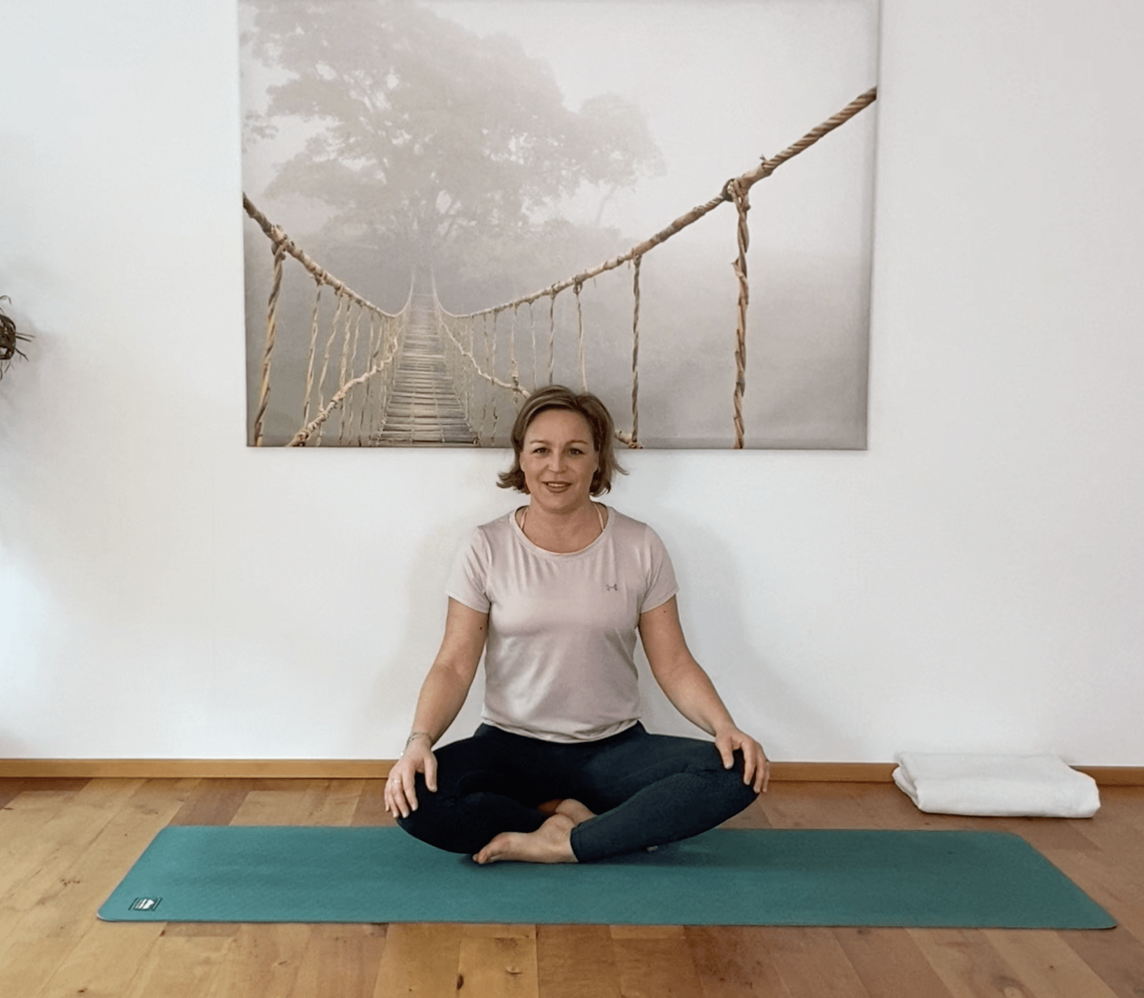 YOGA FÜR PMS & PERIODE